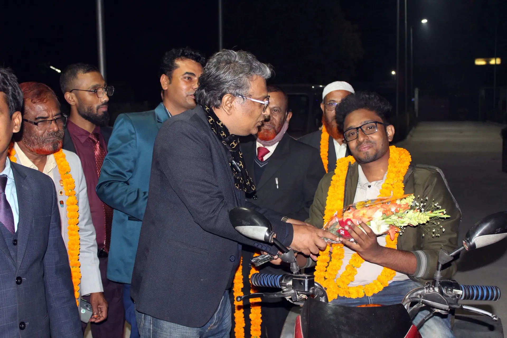 Anik Mahmud receiving flowers during the Gunijon Shommanona programme at Kushtia District Shilpakala Academy in 2023.